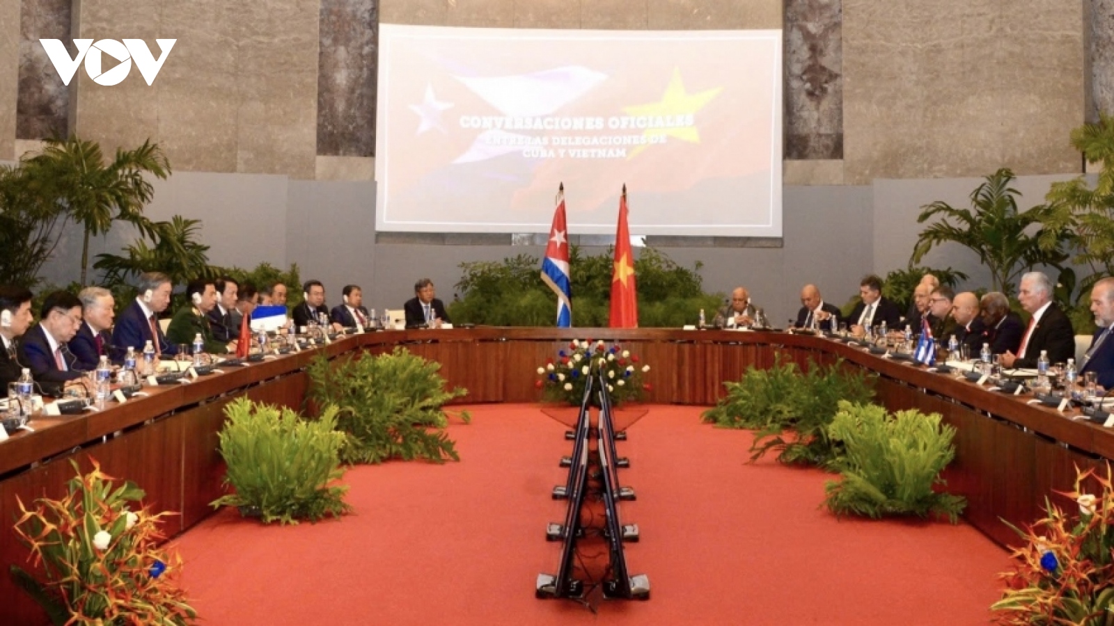 Vietnam and Cuba vow to take special relationship to new heights